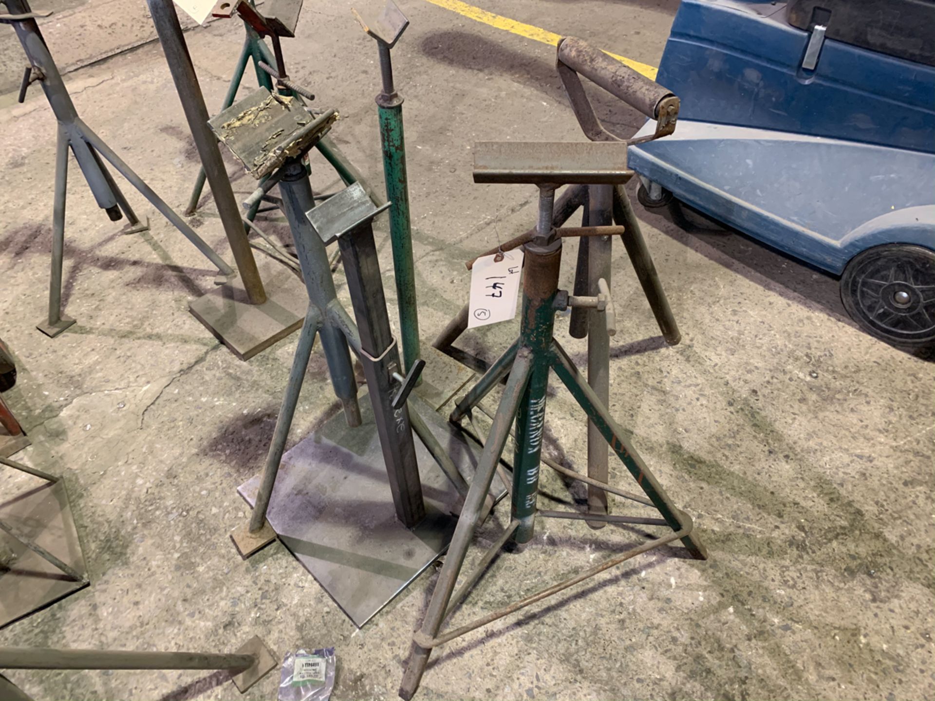 LOT OF 5 STANDS