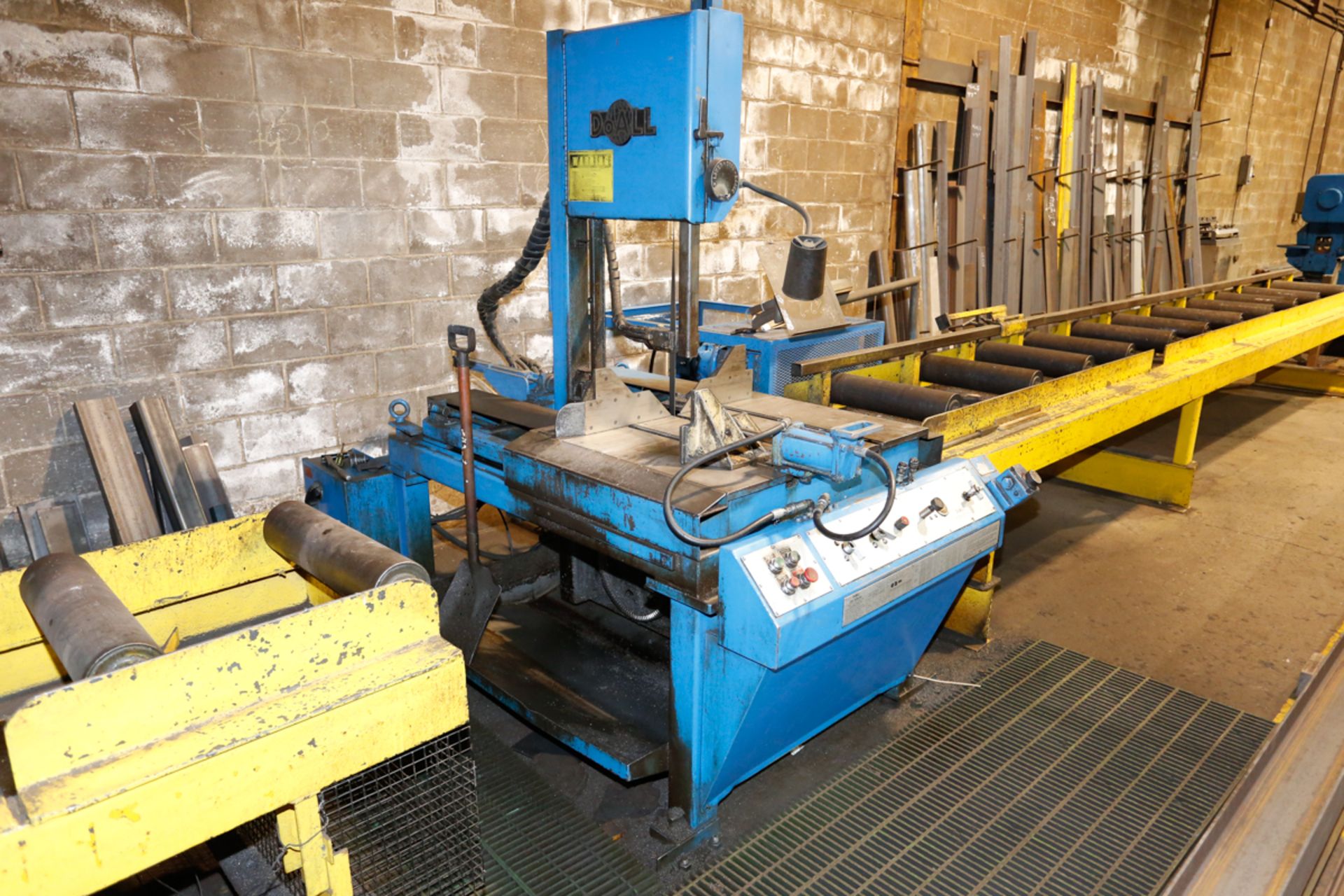 DO-ALL TF1421H INCLINABLE HEAD VERTICAL BAND SAW, 14 X 21" CAP, W/ EXTRA BLADES, C/W (2) 20' & (1) - Image 2 of 5