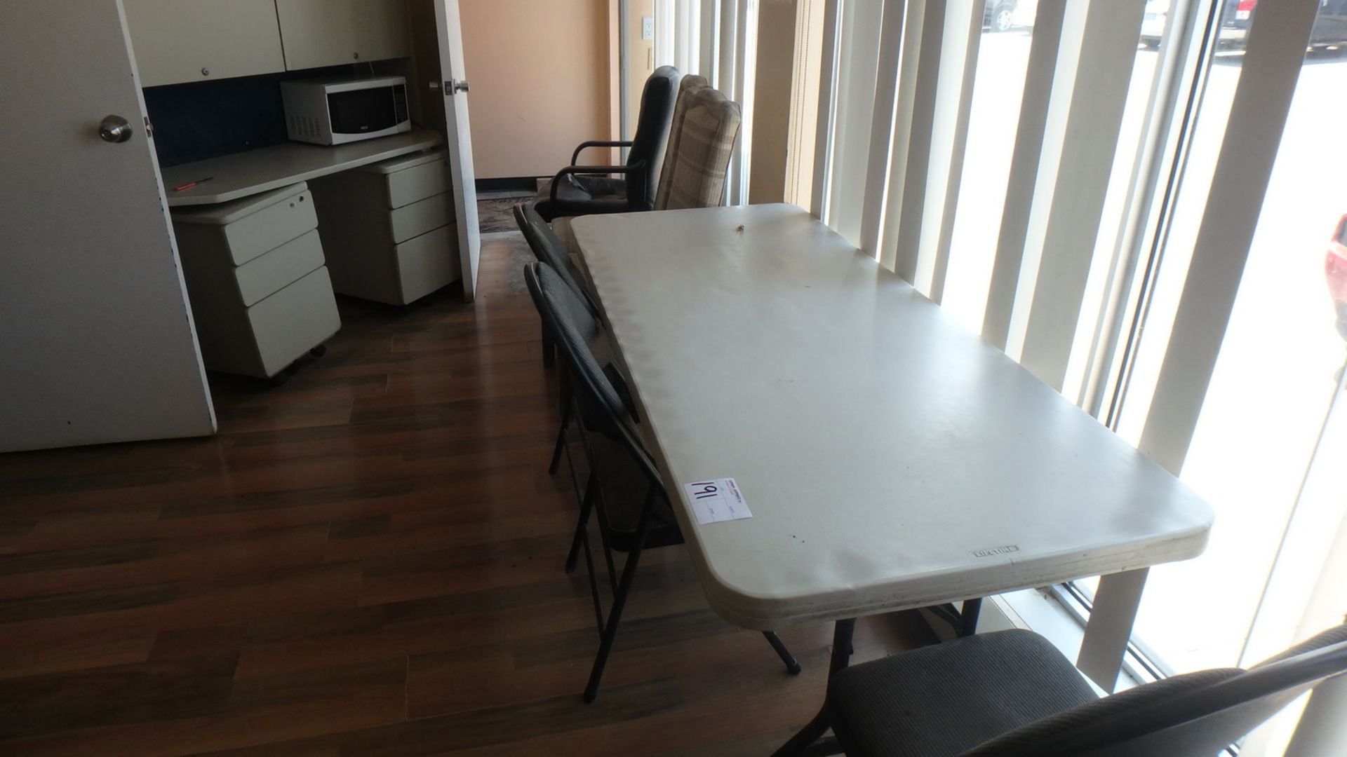 LOT - CONTENTS OF LUNCH ROOM C/O: GLASS DOOR FRIDGE, FOLDING TABLES, CHAIRS, DESK, MICROWAVE, ETC. - Image 3 of 4