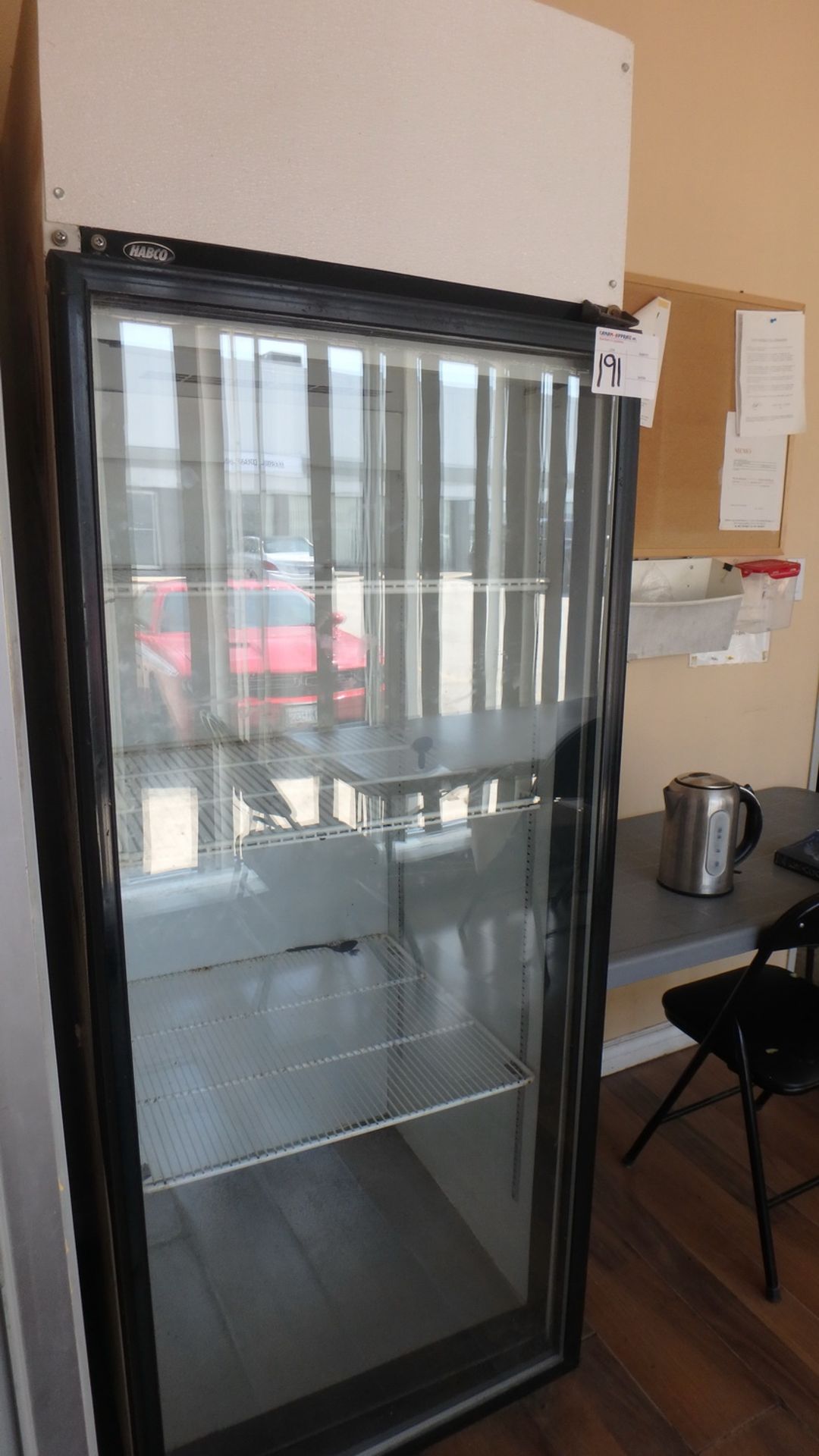 LOT - CONTENTS OF LUNCH ROOM C/O: GLASS DOOR FRIDGE, FOLDING TABLES, CHAIRS, DESK, MICROWAVE, ETC. - Image 2 of 4