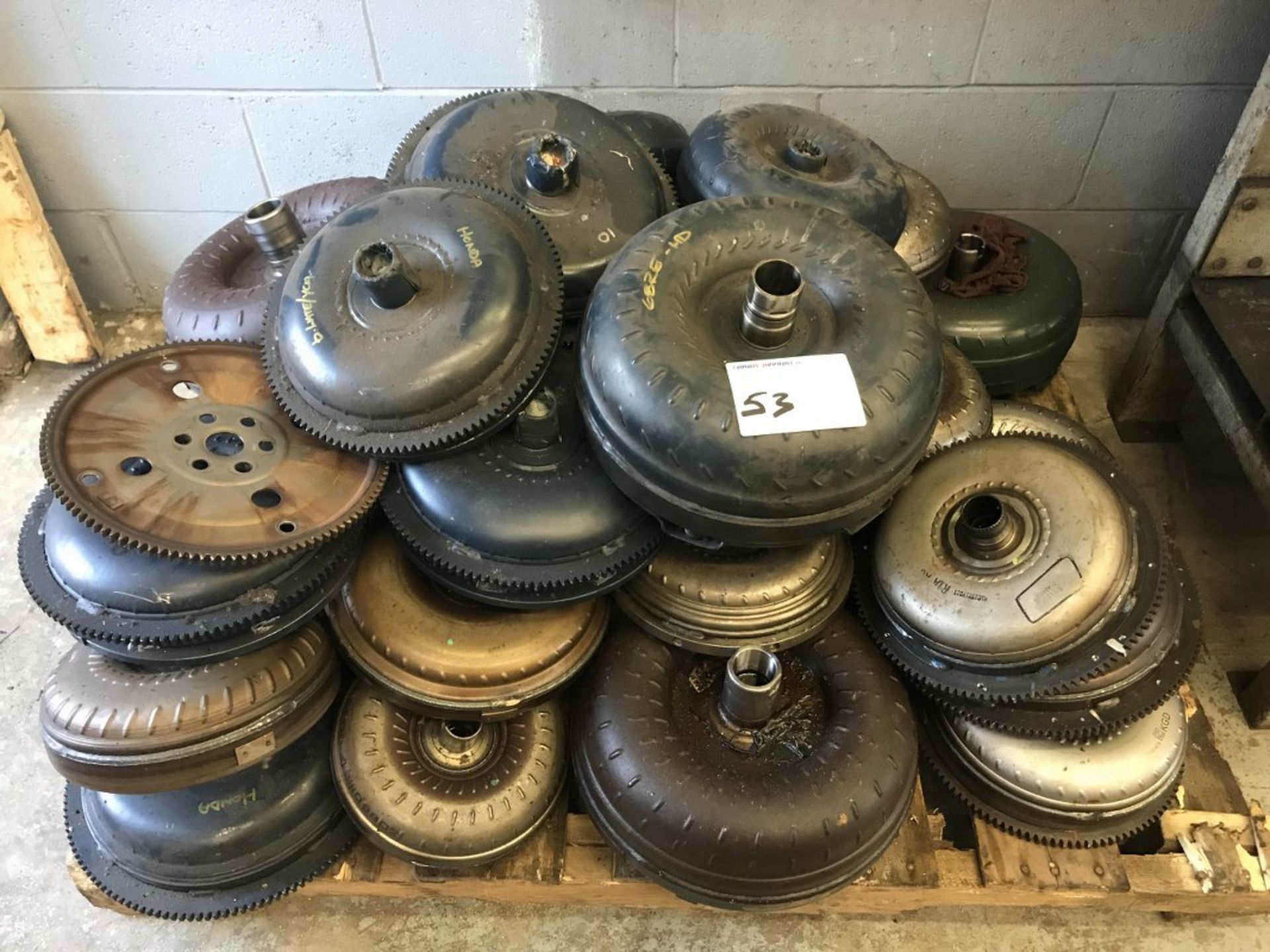 LOT OF USED CLUTCHES (PARTS)