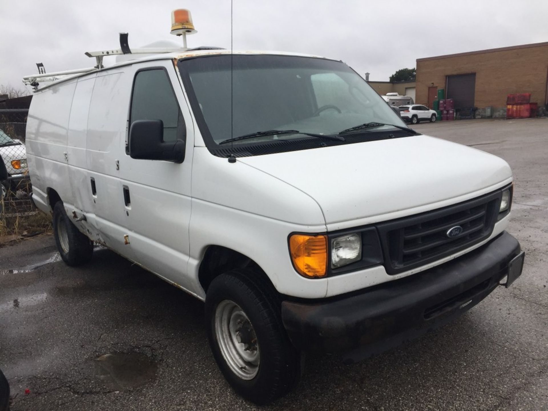 2006 Ford Econoline E250 Cargo Van w/ 231,981km