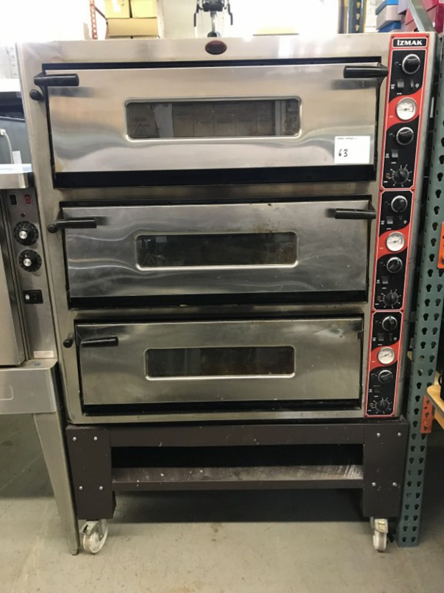 IZMAK - TRIPLE DECK PIZZA OVEN. MODEL # UMF-3000