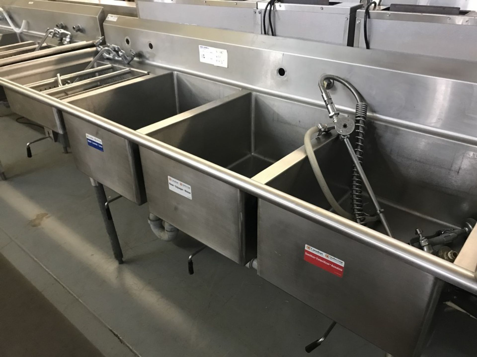 3 WELL - STAINLESS STEEL WASH SINK. 105"L X 30"W X 41.5"H - Image 3 of 6