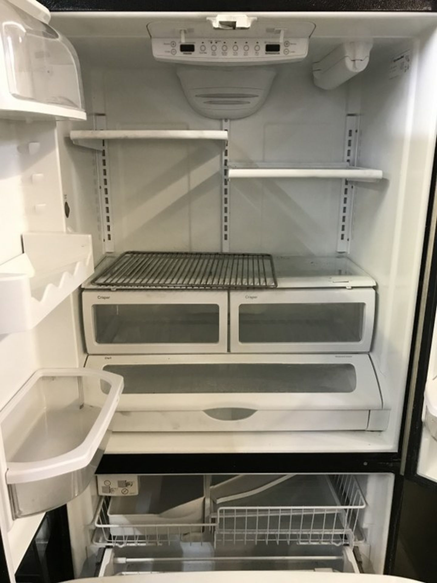 KITCHENAID - BOTTOM MOUNT REFRIGERATOR. MODEL # KBFS20ETSS00 - Image 2 of 3