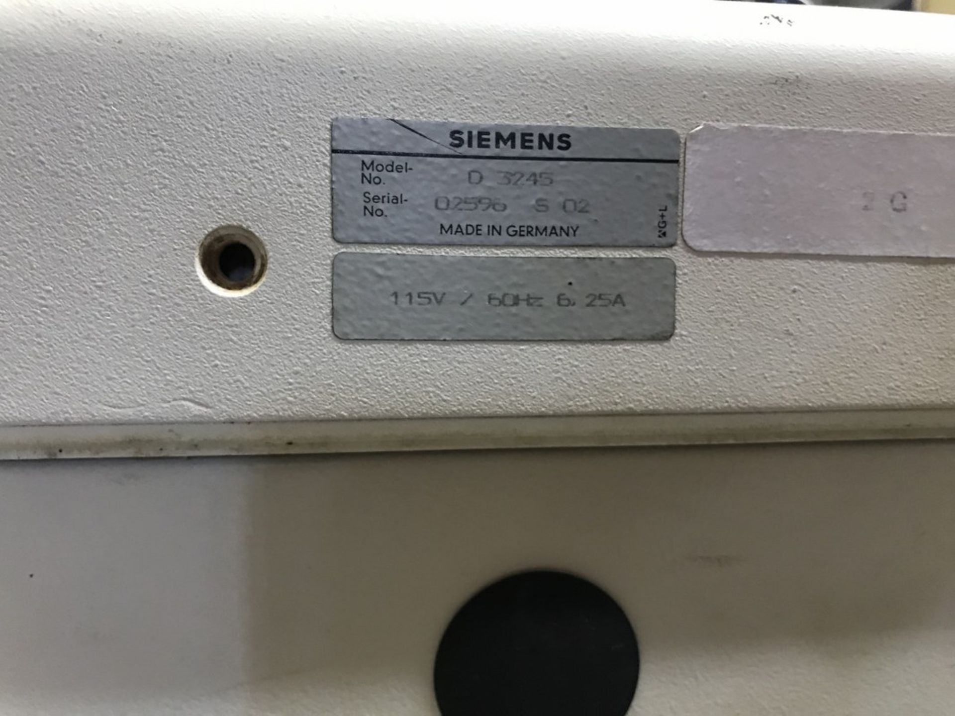 SIEMENS DENTAL CHAIR SYSTEM - MODEL: D3245, D3135 - Image 4 of 5