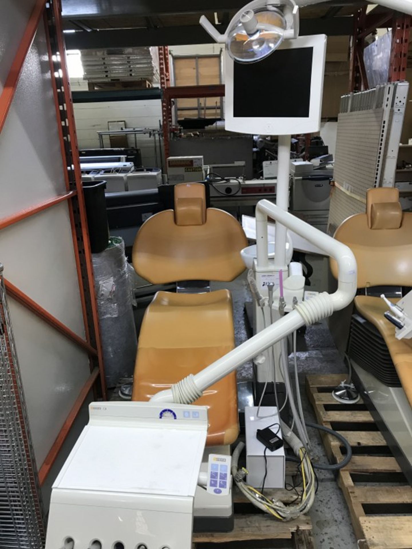 SIRONA C8- DENTAL CHAIR SYSTEM- MODELS: D3331 - CHAIR, D3342 - OPERATING LIGHT, D3399 - MONITOR. - Image 8 of 9