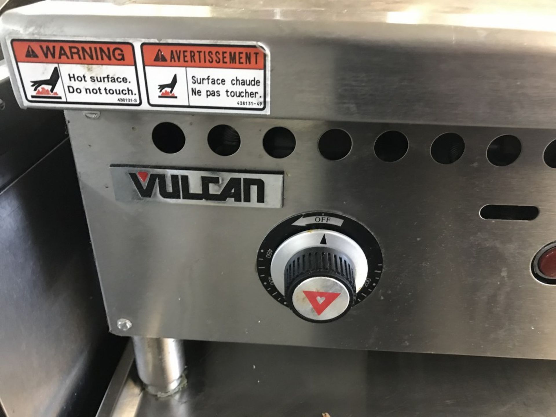 VULCAN - MODEL: VCRG36-T1 - NATURAL GAS 36" COUNTERTOP GRIDDLE with SNAP-ACTION THERMOSTATIC - Image 3 of 4