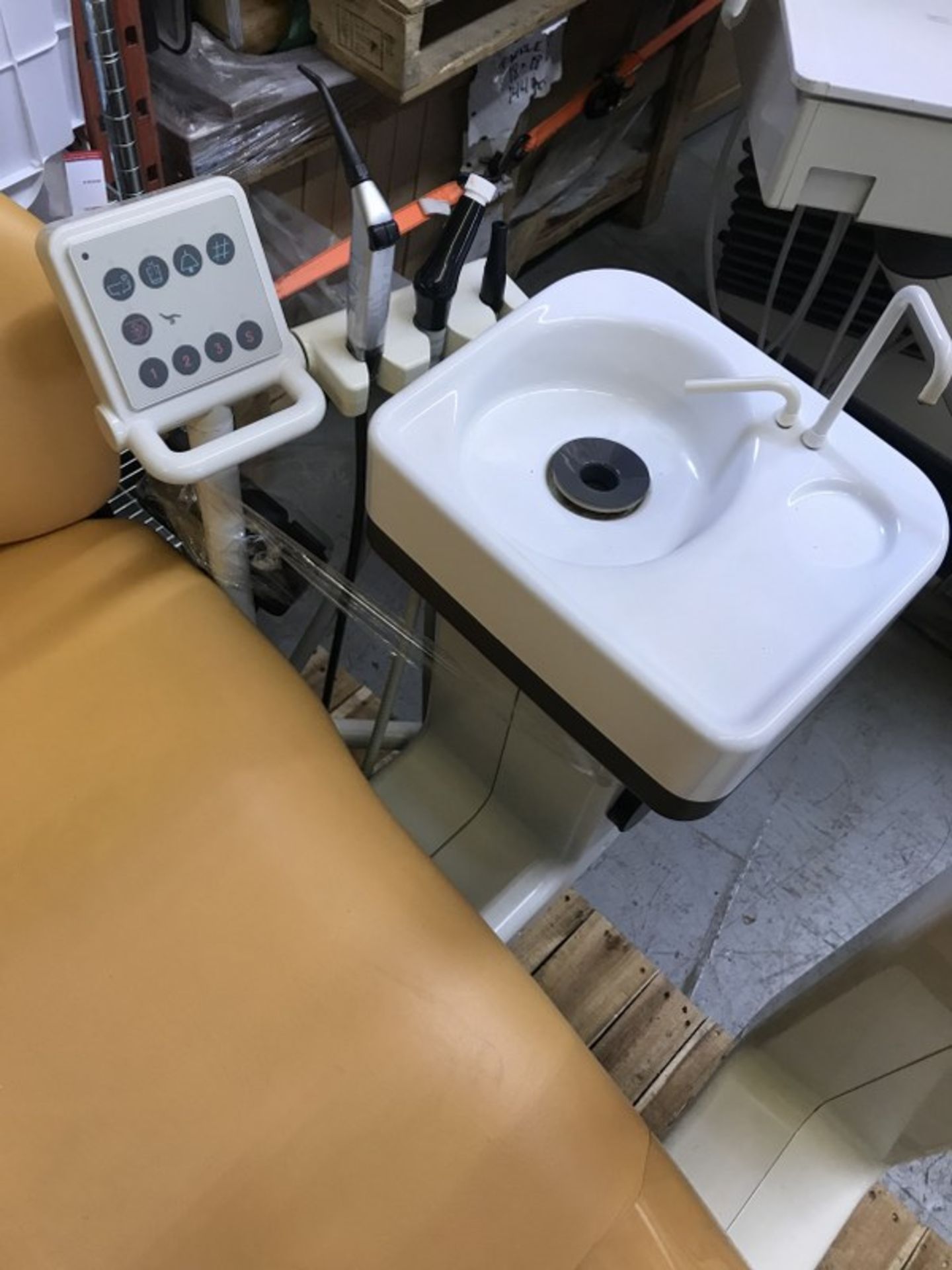 SIEMENS DENTAL CHAIR SYSTEM - MODEL: D3245, D3135 - Image 3 of 5