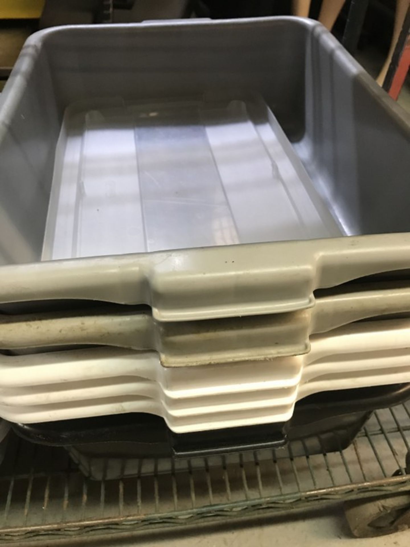 LOT OF BUSSING TRAYS - 11PCS - Image 3 of 3