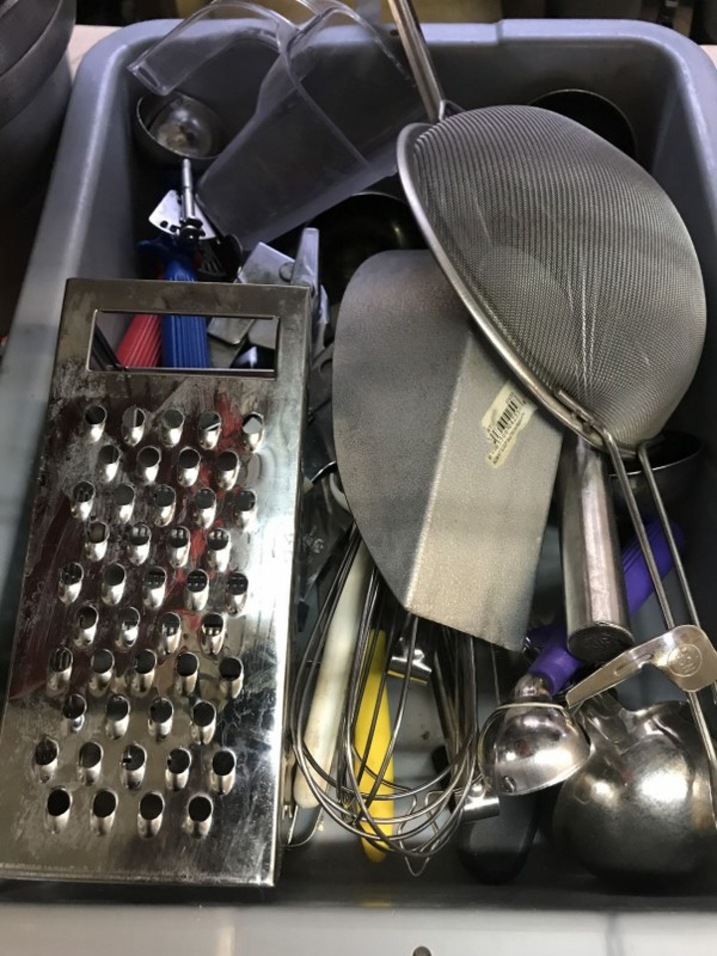 LOT OF MIXED KITCHEN UTENSILS - Image 2 of 2