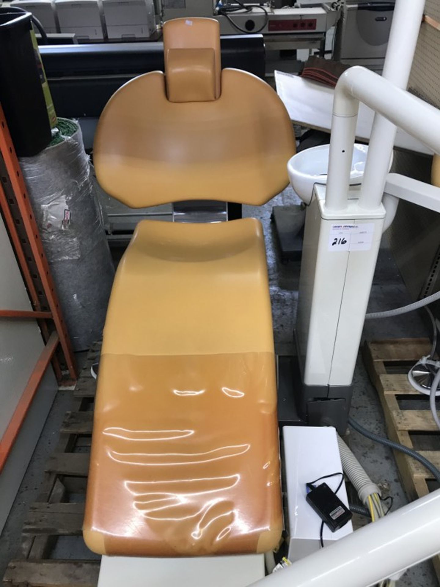 SIRONA C8- DENTAL CHAIR SYSTEM- MODELS: D3331 - CHAIR, D3342 - OPERATING LIGHT, D3399 - MONITOR. - Image 4 of 9