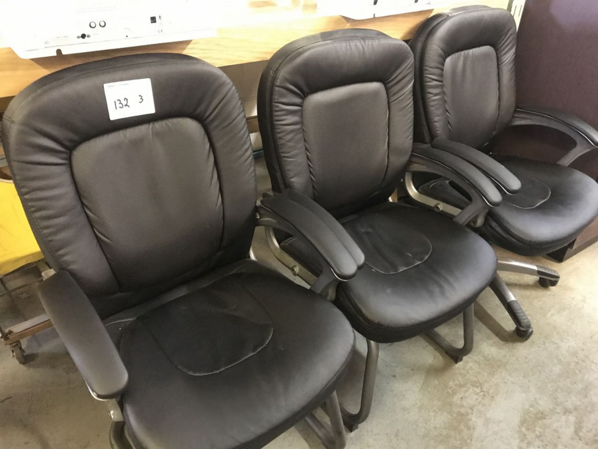 LOT OF LEATHER OFFICE CHAIRS - 3 PCS