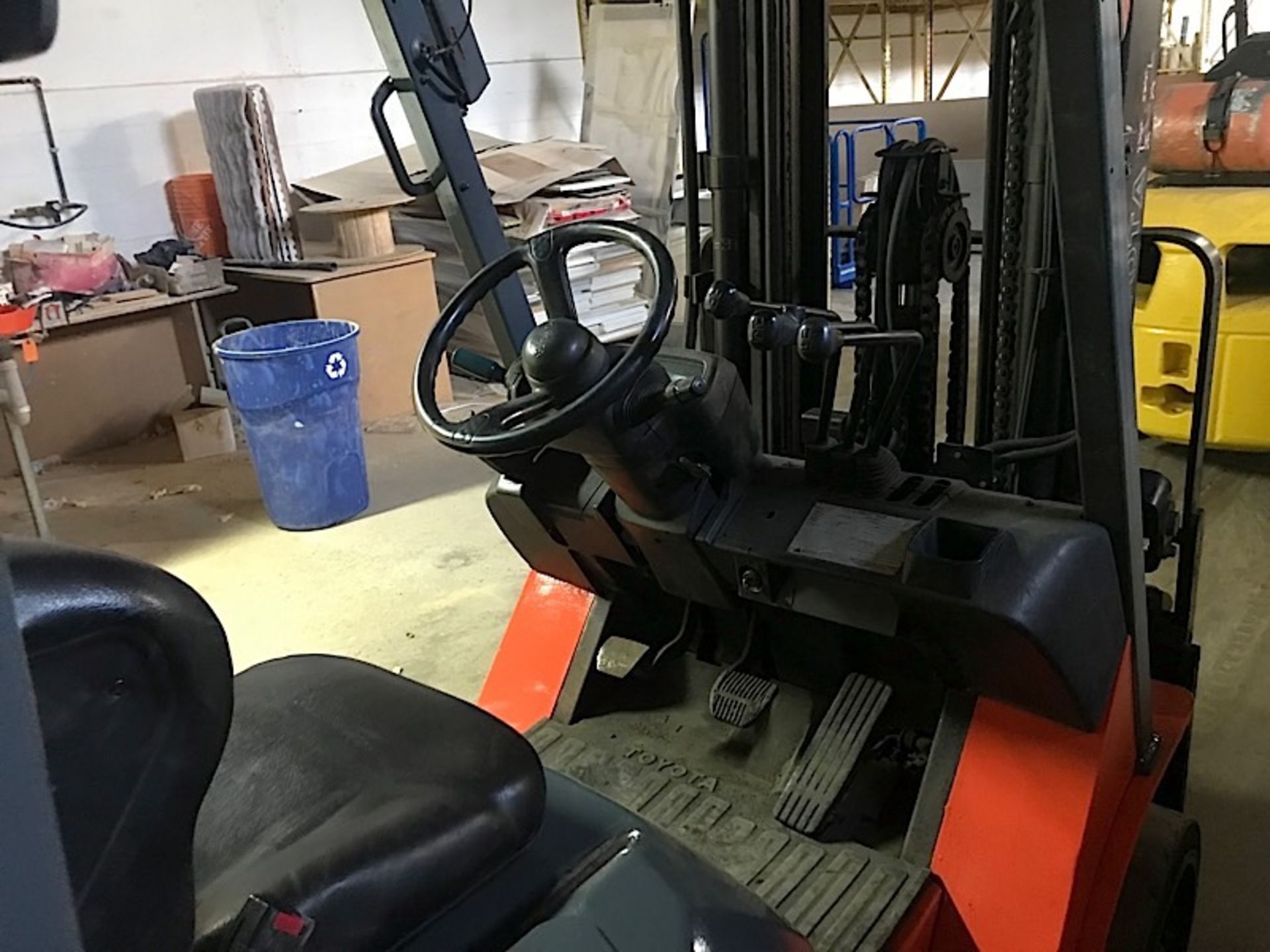 TOYOTA (7FGCU30) 6,000LBS CAP LPG FORKLIFT - Image 2 of 4