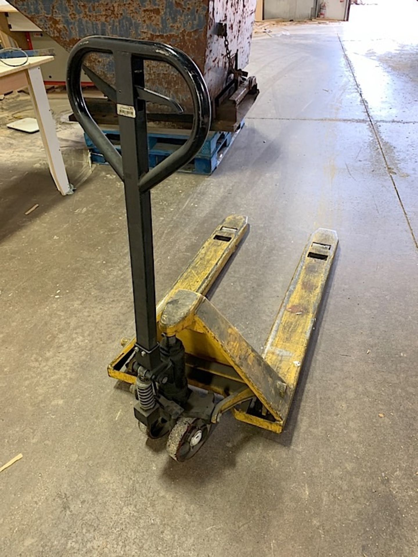 PALLET TRUCK - Image 2 of 2