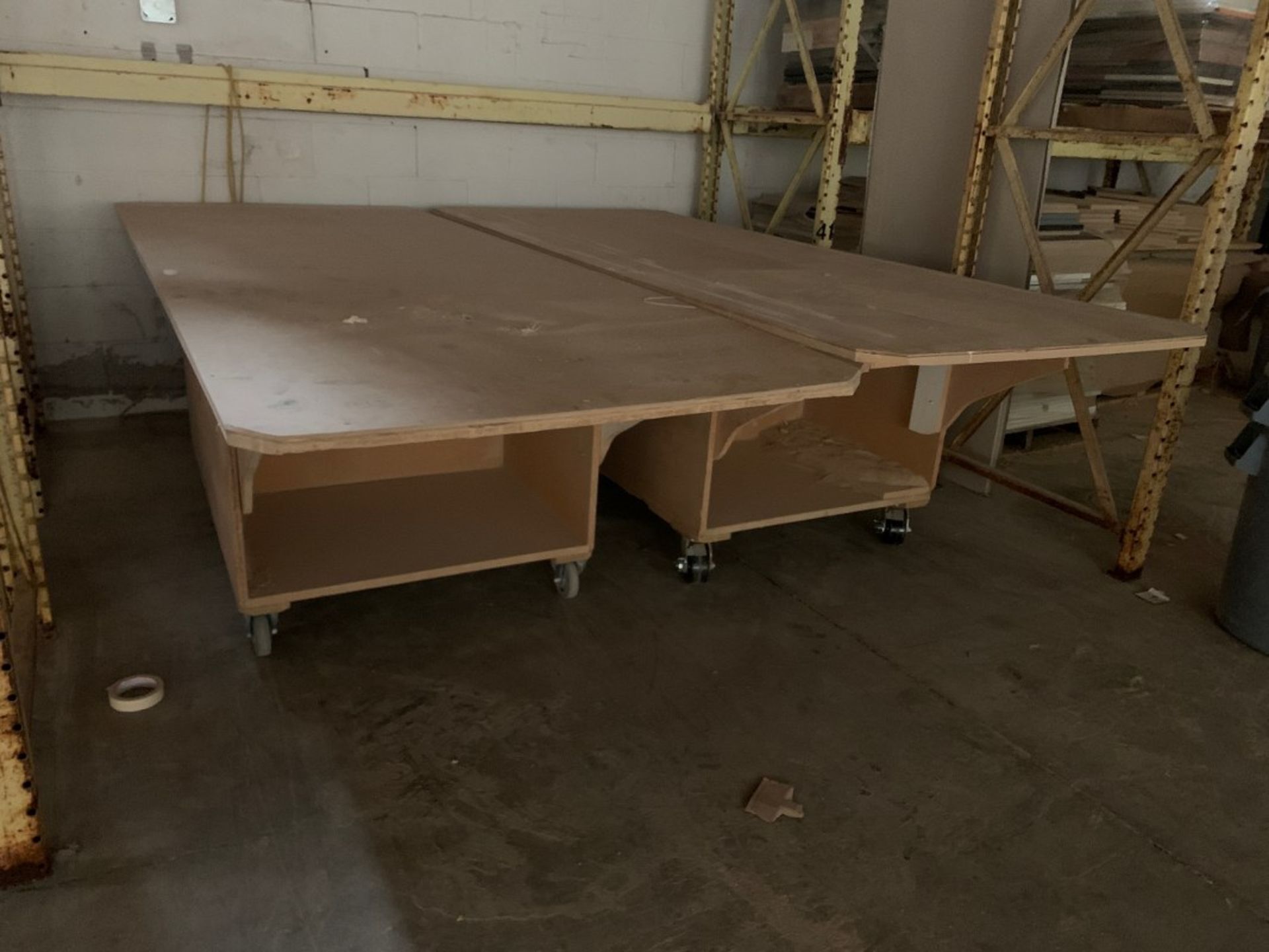 LOT OF ROLLING TABLE ON CASTERS X 2PCS