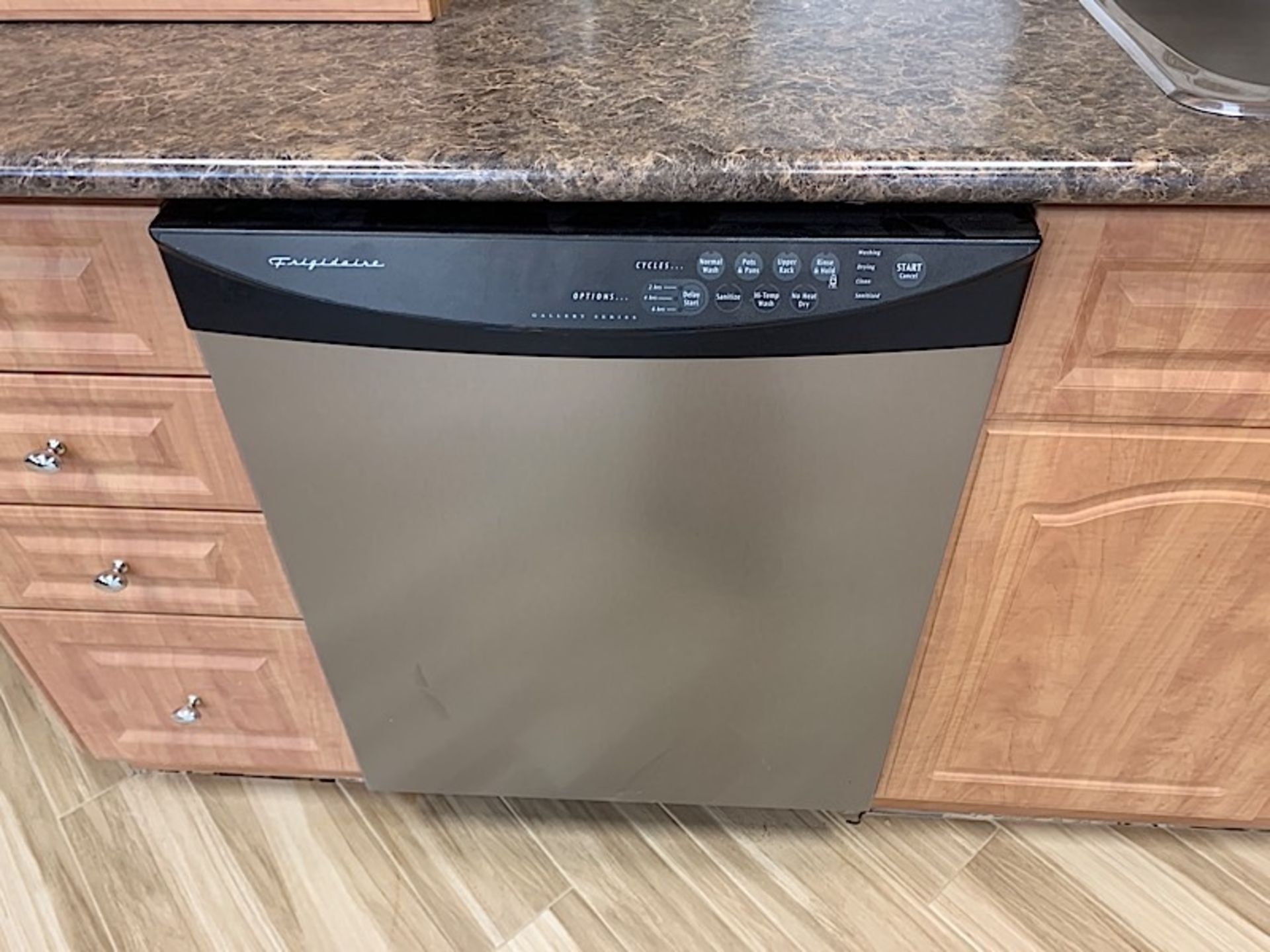 DEMO KITCHEN INCLUDES SINK / DISH WASHER - Image 2 of 8