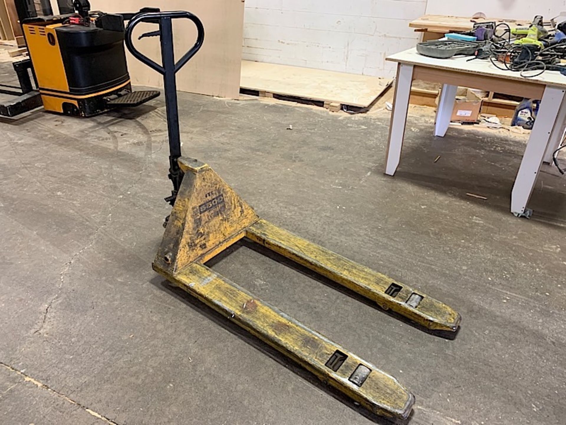 PALLET TRUCK