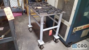 1 lot of 5 assorted Shop carts, no contents.