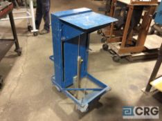 Portable, Pneumatic lifting table, make unknown