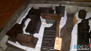 1 lot of assorted angle irons and accessories, contents of the pallet.