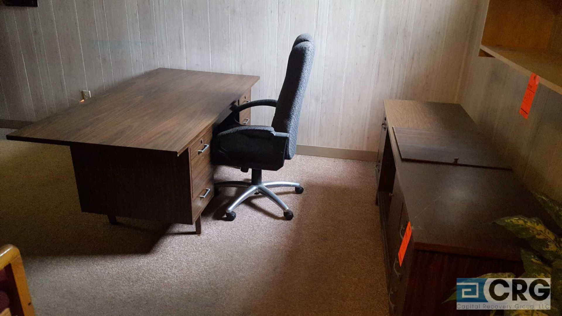 Lot of assorted office furnishings etc, including desks, chairs, file cabinets, bookcases etc, - Image 9 of 15