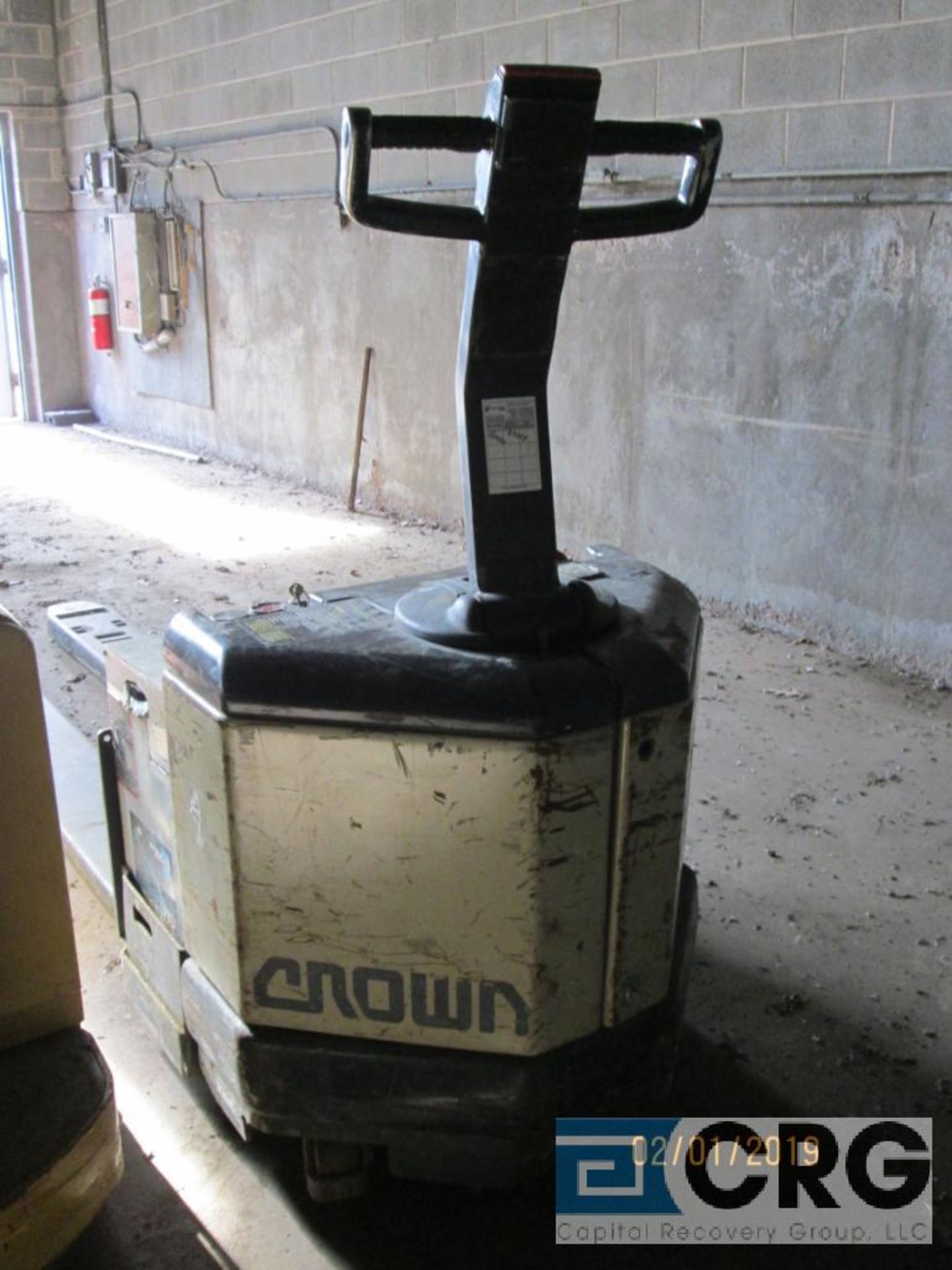 Crown pallet jack, 23,623 hours, electric - Image 2 of 3