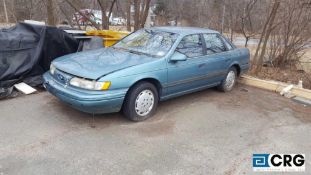 1993 Ford Taurus, auto trans, AC AM/FM cassette stereo, power windows, odometer at listing 81176.9