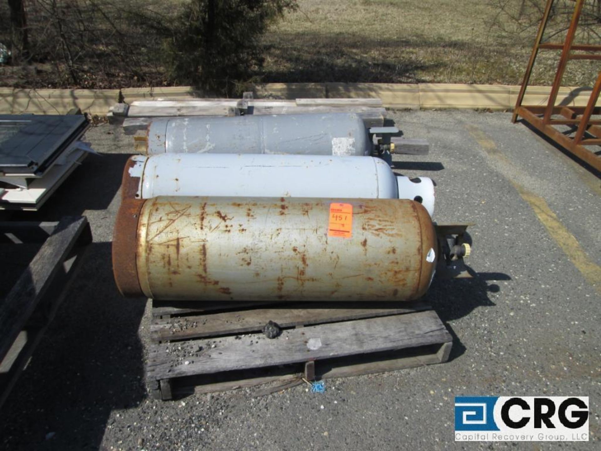 Lot of (3) 60 lb. propane tanks (empty) - Bild 2 aus 2