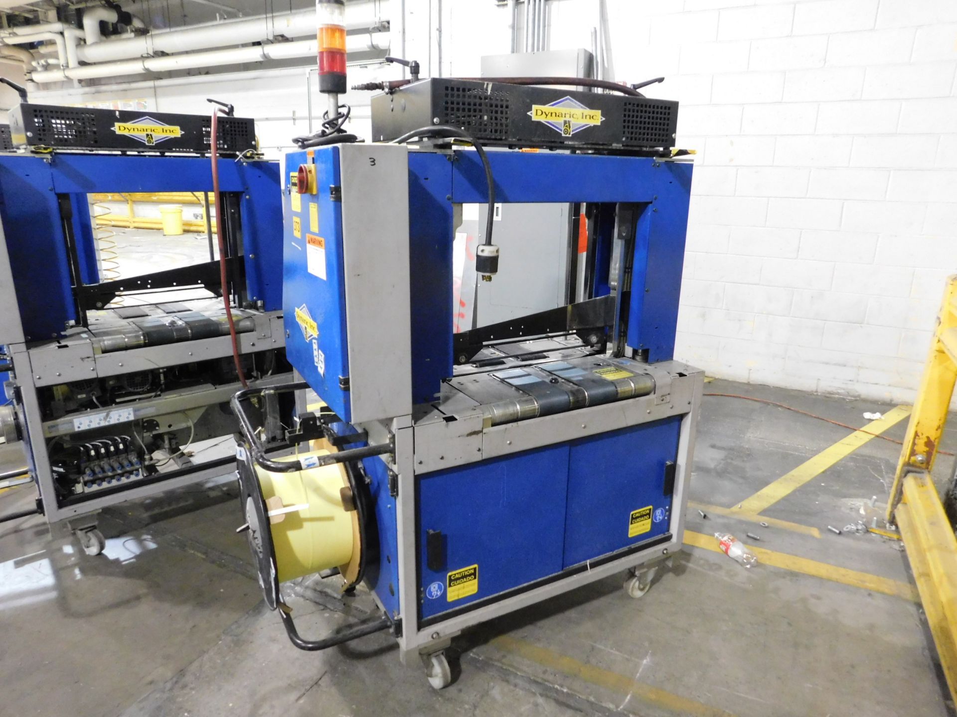 2000 Dynark banding machine with discharge roller conveyor, 5 ft. long by 18 in. wide, mobile, asset - Image 2 of 3