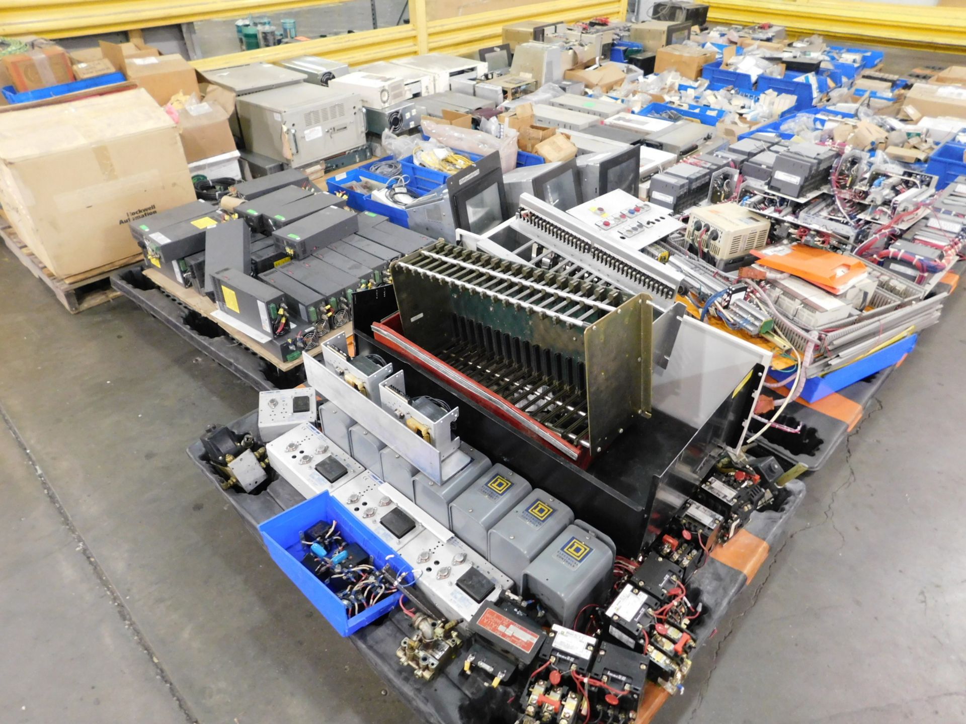 Electrical automation photo sensor micro switch, CPU, AC drive, servo motor breakers, (18) pallets - Image 5 of 8