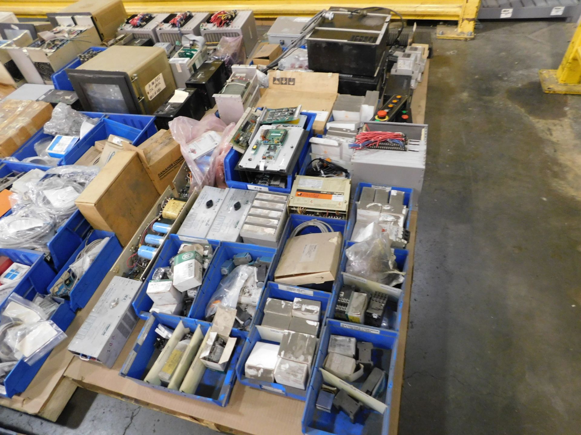 Electrical automation photo sensor micro switch, CPU, AC drive, servo motor breakers, (18) pallets - Image 6 of 8