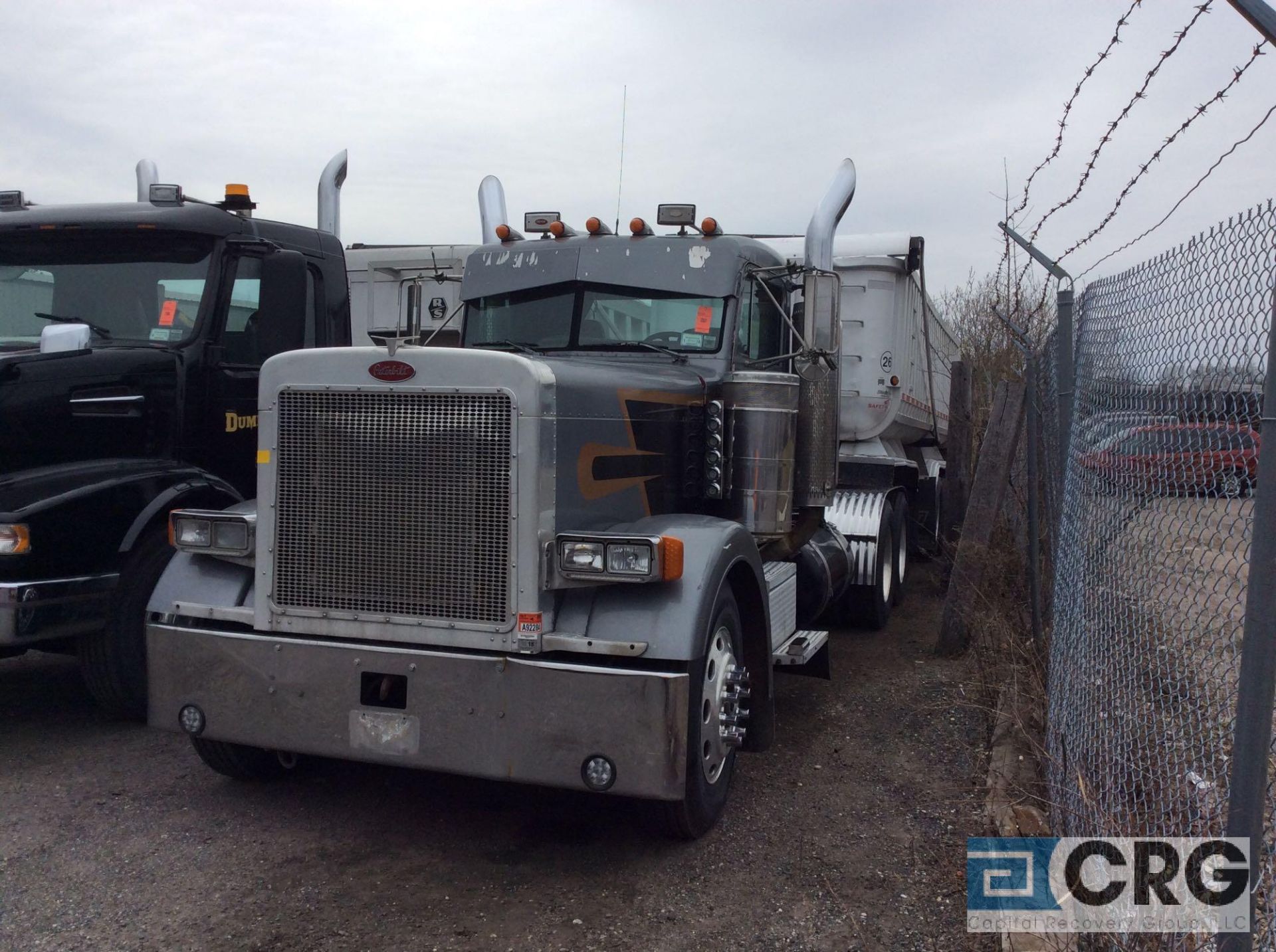 1999 Peterbilt 379 heavy hauler, C15 CAT 475 Hp, 8LL trans., 46 rears wet line, 11.R24.5 tires, - Image 2 of 5