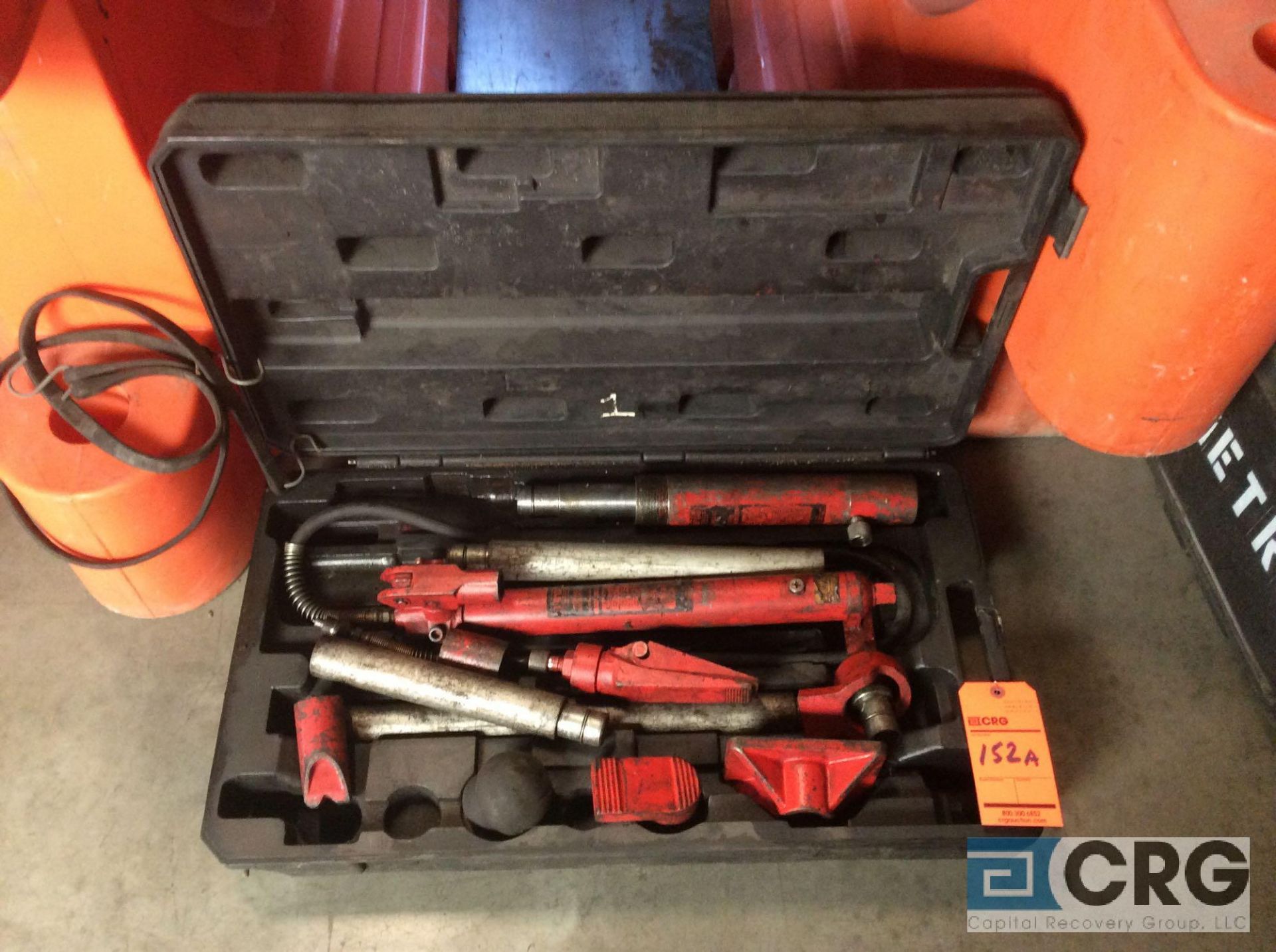 5 ton portable puller body repair set with case (LOCATED INDUSTRIAL COURT INSIDE)