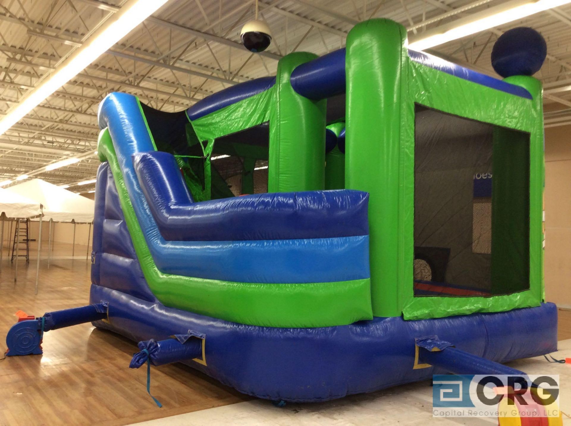 Sponge Bob Dry Slide inflatable bounce house, 22 x 17', with (2) blowers. - Image 4 of 7