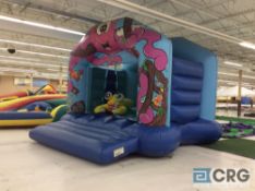 Inflatable bounce house, with blower