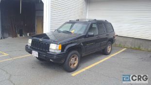 1998 Jeep Grand Cherokee, 4 Wheel Drive, AT, AC, power windows, power locks, cruise control, AM/FM