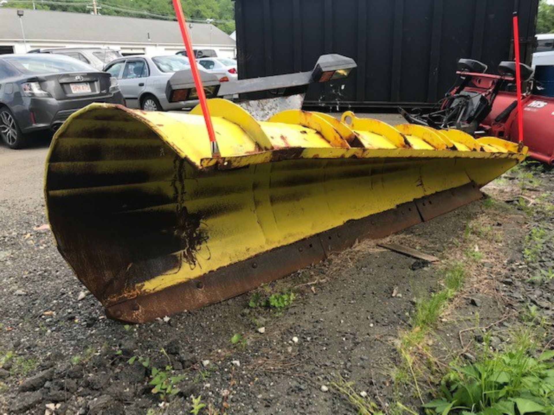 2006 F350 diesel dump truck, AC, central hydraulics, 12,000 lb. GVWR, runs great, good tires, - Image 10 of 11