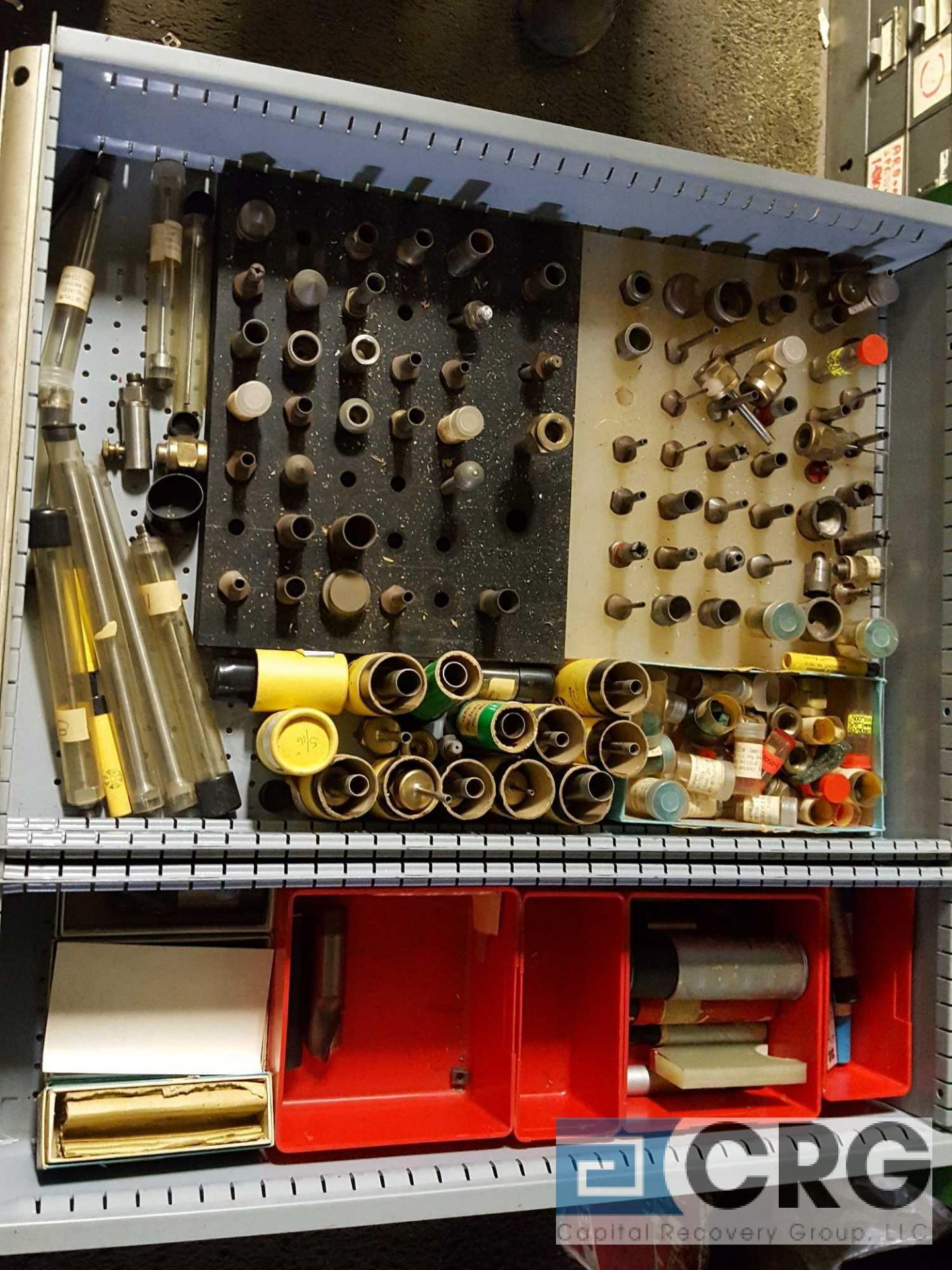 Lot includes (1) Lista 6 drawer cabinet with assorted contents of cutting tools and accessories - Image 9 of 14