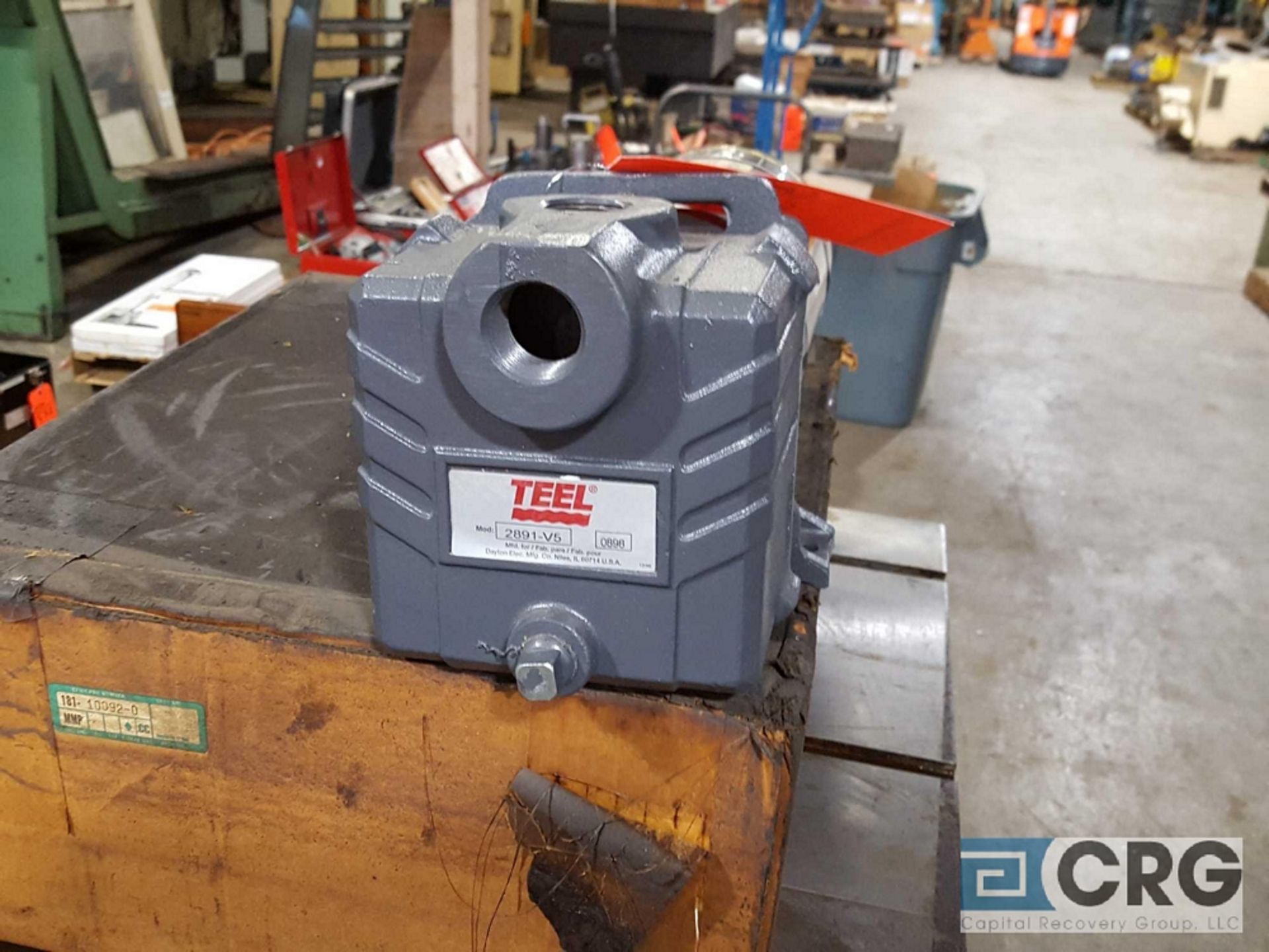 Teel centrifugal pump, model 2891-V5, new, never used, original box is in cabinet, with manuals - Image 4 of 12