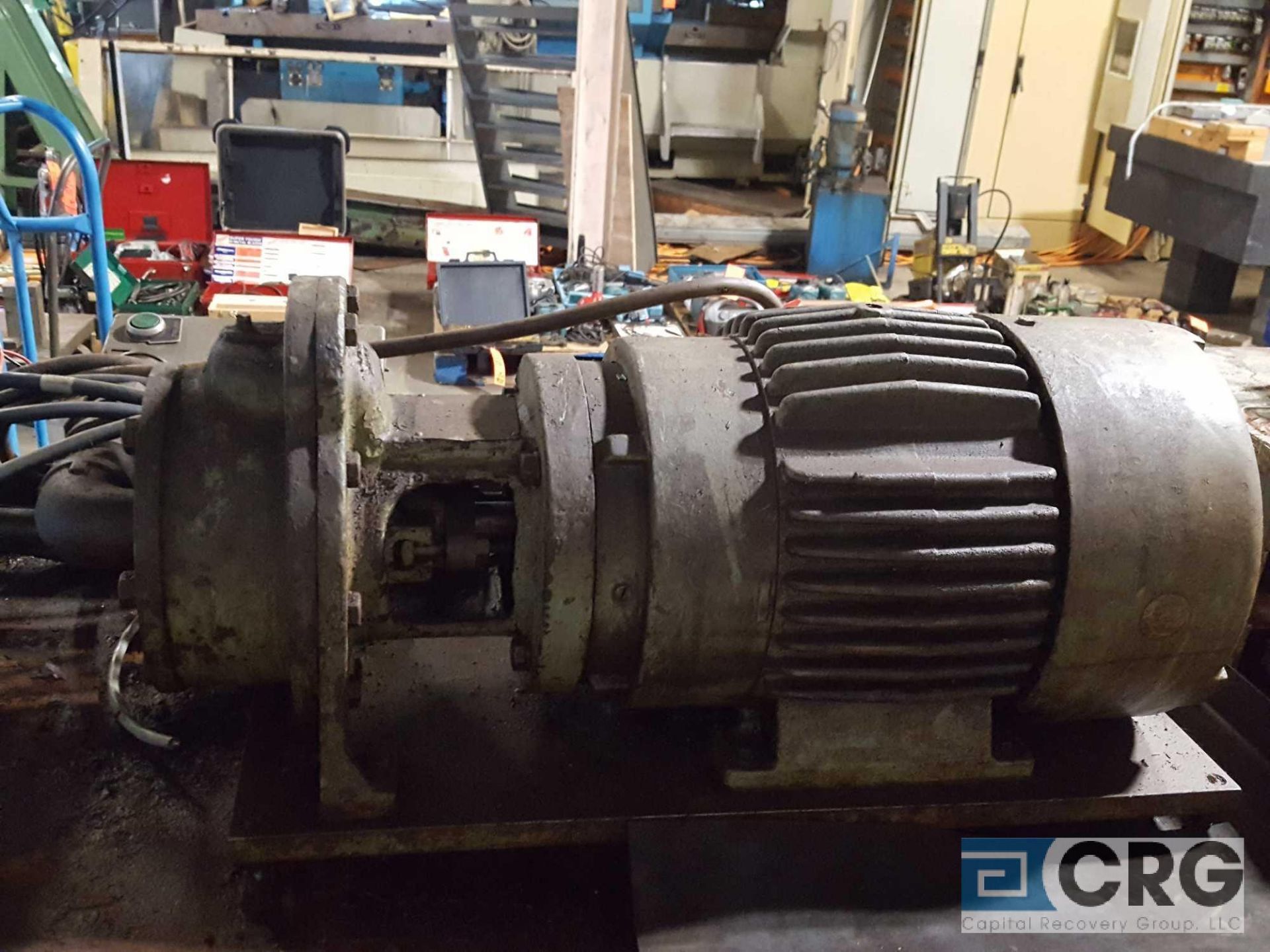 Lot of (3) assorted pumps, (2) with oil reservoirs - Image 5 of 10