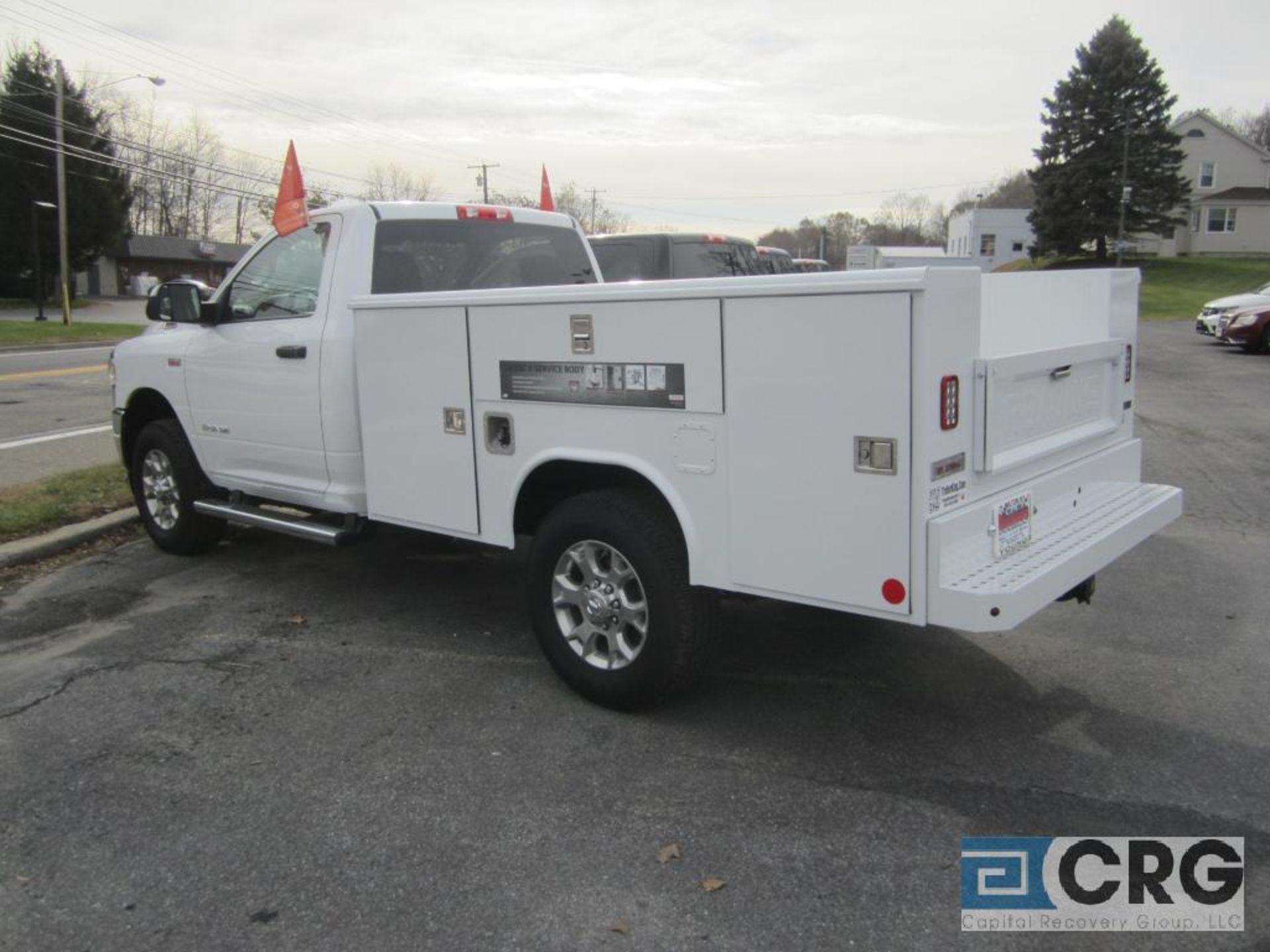 2019 Ram 3500 HEAVY DUTY HEMI 6.4 liter, READING classic 2 utility body, running boards, gas engine, - Image 3 of 9