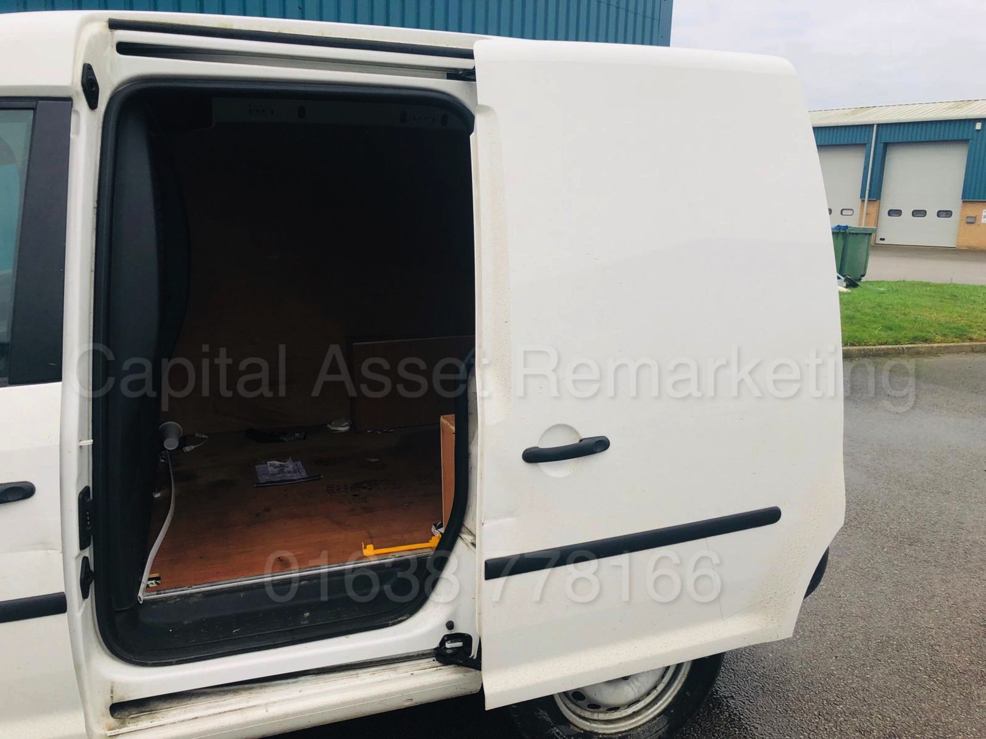 VOLKSWAGEN CADDY C20 *LCV - PANEL VAN* (2015 MODEL) '1.6 TDI - 5 SPEED' (1 OWNER) **LOW MILES** - Image 12 of 25