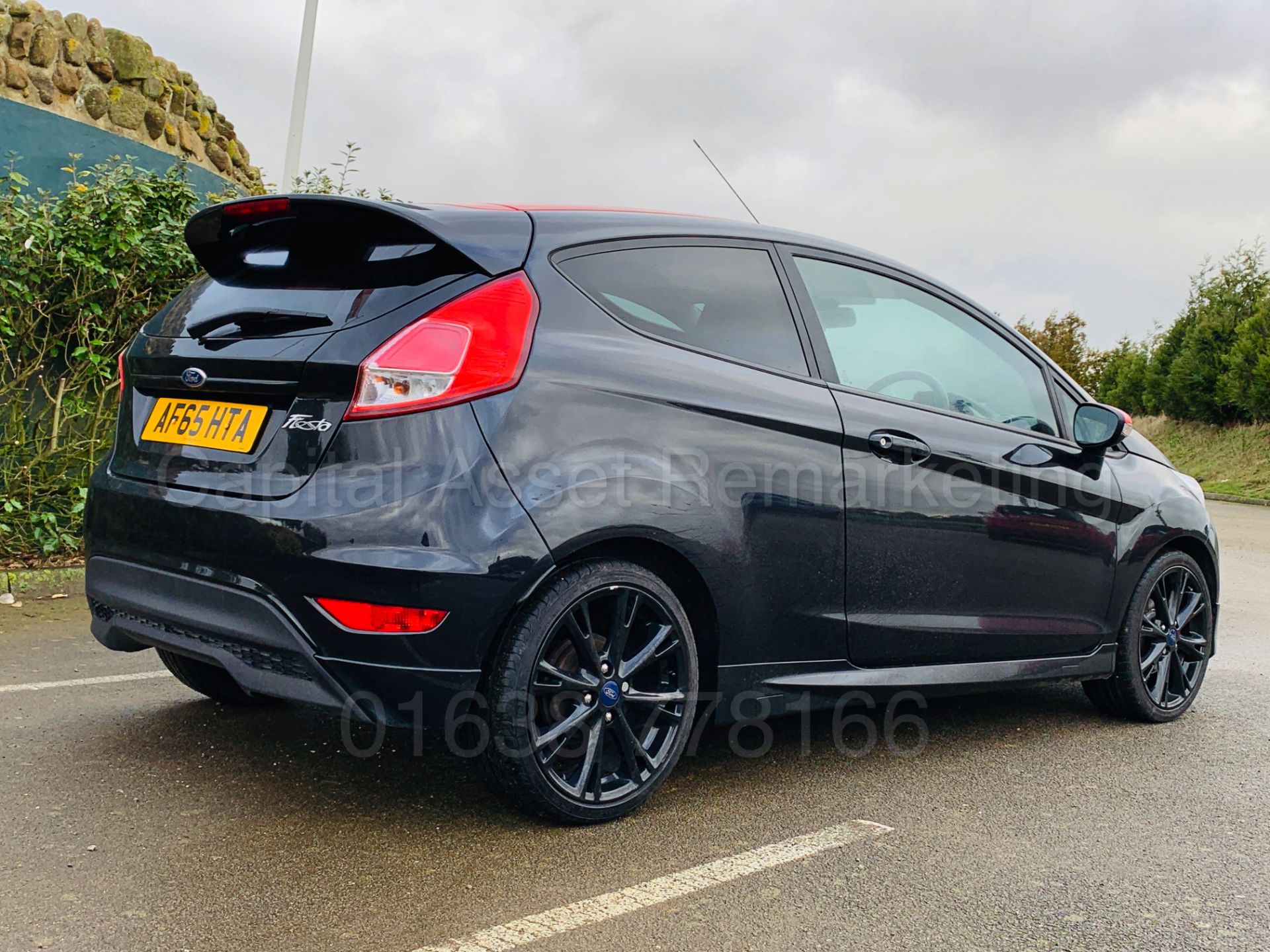 FORD FIESTA *ZETEC S - BLACK EDITION* (2016 MODEL) '1.0L ECO-BOOST - 140 BHP' **MASSIVE SPEC** - Image 11 of 45