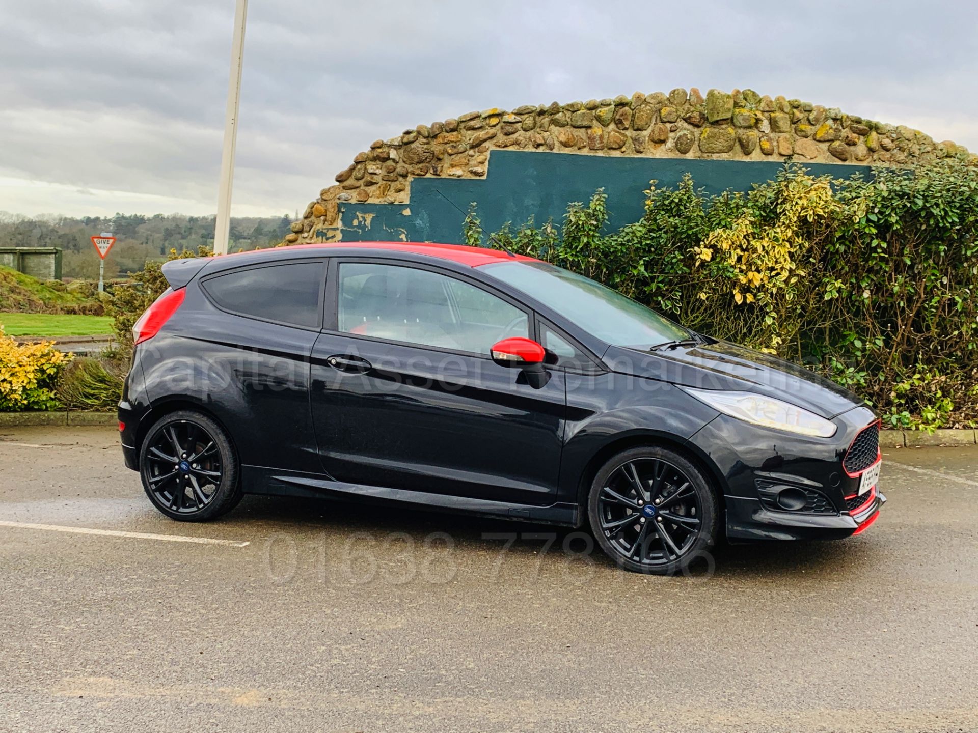 FORD FIESTA *ZETEC S - BLACK EDITION* (2016 MODEL) '1.0L ECO-BOOST - 140 BHP' **MASSIVE SPEC** - Image 12 of 45