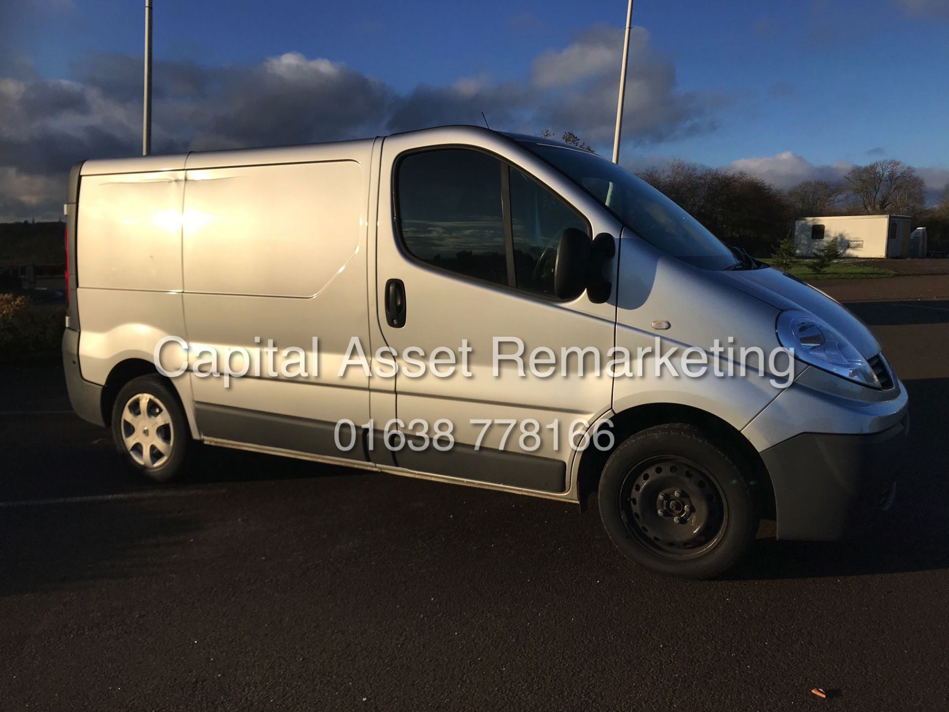 RENAULT TRAFIC 2.0DCI (64 REG) SILVER - AIR CON - ELEC PACK **ONLY 45k**