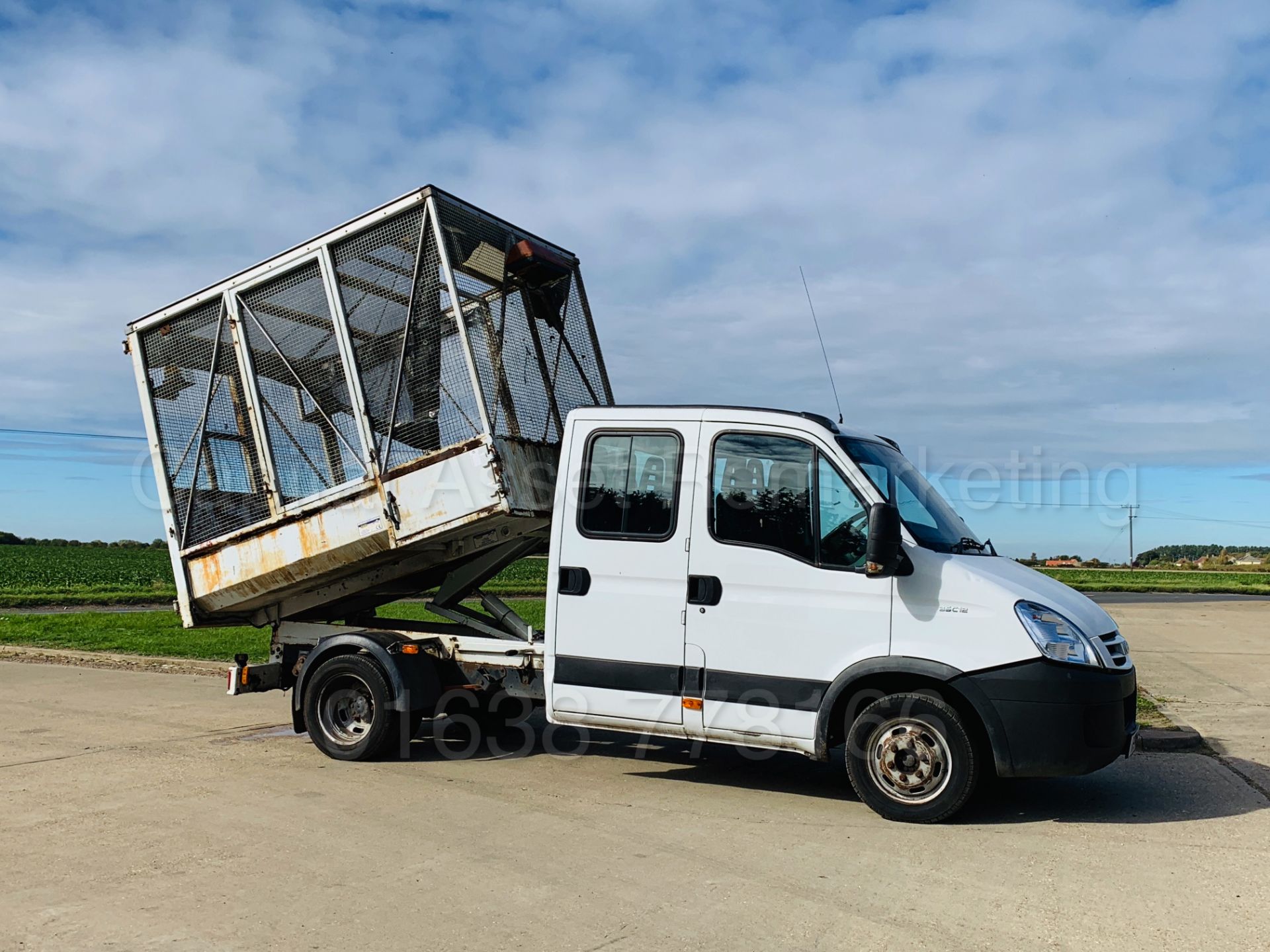 IVECO DAILY 35C12 *D/CAB - TIPPER* (2009 MODEL) '2.3 DIESEL - 115 BHP - 5 SPEED' *LOW MILES* - Image 23 of 58