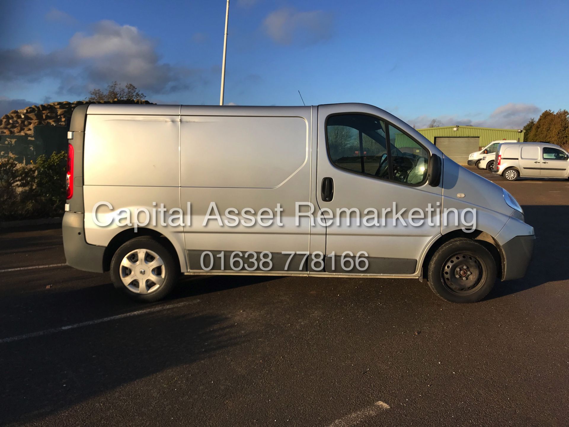 RENAULT TRAFIC 2.0DCI (64 REG) SILVER - AIR CON - ELEC PACK **ONLY 45k** - Image 2 of 11