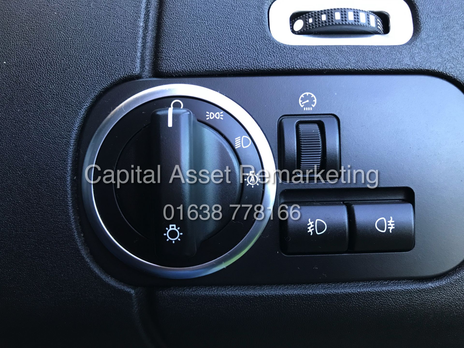 LAND ROVER DISCOVERY 4 "HSE" 3.0 SDV6 AUTOMATIC (13 REG) 7 SEATER **TOP OF THE RANGE** FULLY LOADED - Image 23 of 31