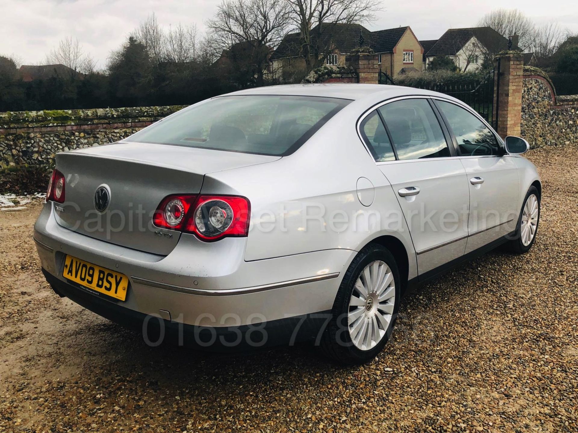 VOLKSWAGEN PASSAT **HIGHLINE** 4 DOOR (2009) '2.0 TDI - 140 BHP - 6 SPEED' **LEATHER - AIR CON** - Image 8 of 30